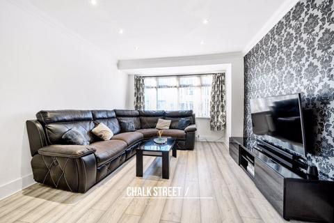 5 Chestnut Glen, Hornchurch, RM12 4HL