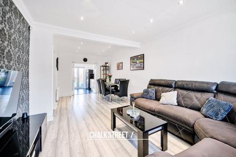 5 Chestnut Glen, Hornchurch, RM12 4HL