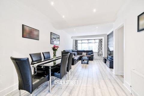 5 Chestnut Glen, Hornchurch, RM12 4HL