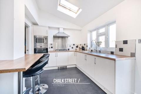 5 Chestnut Glen, Hornchurch, RM12 4HL