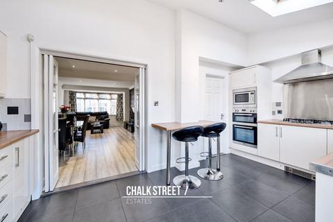 5 Chestnut Glen, Hornchurch, RM12 4HL