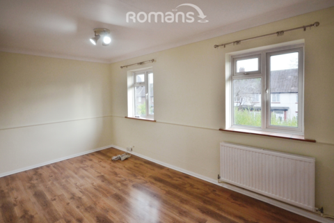 2 bedroom maisonette to rent, Thirlmere Avenue, Slough