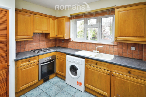 2 bedroom maisonette to rent, Thirlmere Avenue, Slough