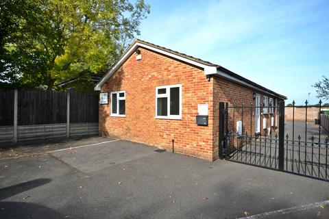 2 bedroom bungalow to rent, The Old Bakery Courtyard, Bracknell