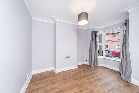 3 bedroom terraced house to rent, Waldeck Street, Reading