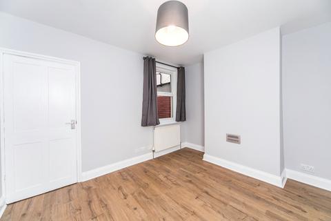 3 bedroom terraced house to rent, Waldeck Street, Reading