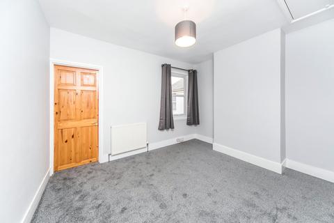 3 bedroom terraced house to rent, Waldeck Street, Reading