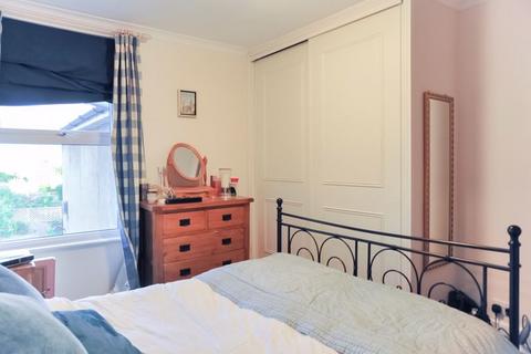 2 bedroom apartment to rent, Elm Road, New Malden