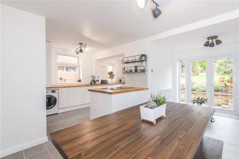 3 bedroom detached house to rent, Glenfield Avenue, Bitterne Park, Southampton