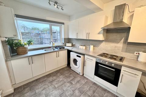 2 bedroom terraced house to rent, Kennington Road, NG8