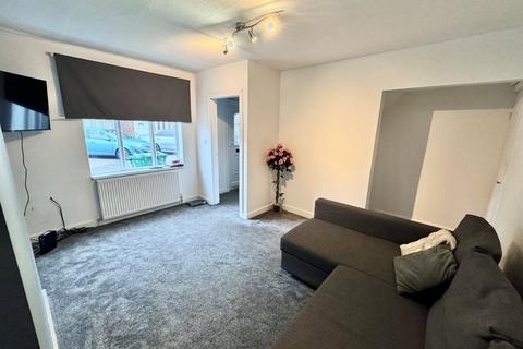 2 bedroom terraced house to rent, Kennington Road, NG8