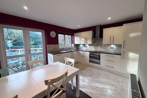 4 bedroom terraced house to rent, George Street, Hebden Bridge HX7