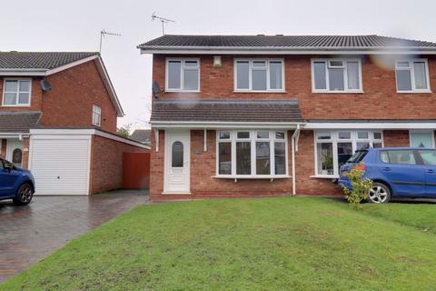 3 bedroom semi-detached house to rent, Francis Close, Stafford ST19