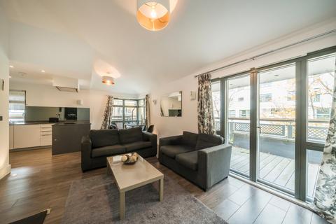 2 bedroom apartment for sale, London W4