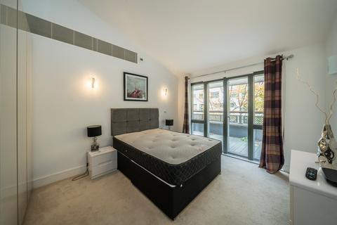 2 bedroom apartment for sale, London W4