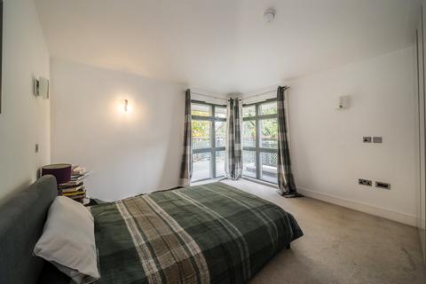 2 bedroom apartment for sale, London W4