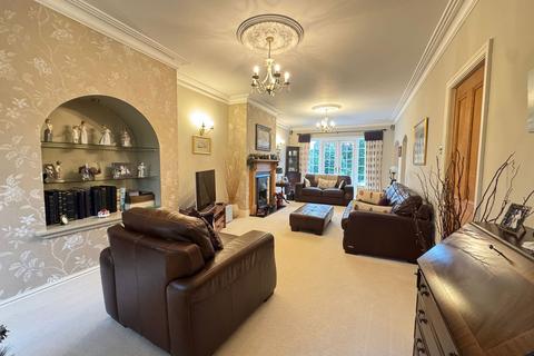 4 bedroom villa for sale, Station Road, Ainsdale, Southport, PR8 3HN