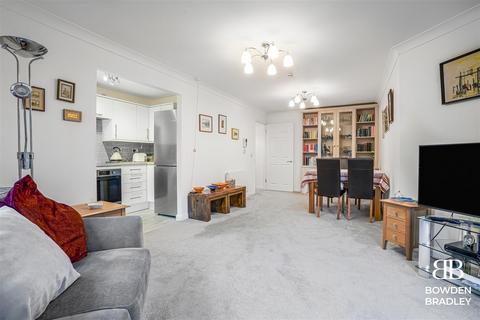 2 bedroom flat for sale, Vienna Close, Clayhall