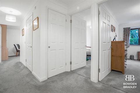 2 bedroom flat for sale, Vienna Close, Clayhall