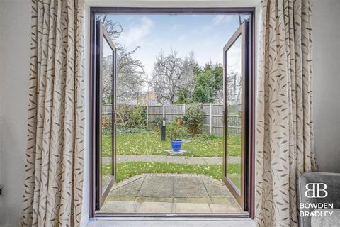 2 bedroom flat for sale, Vienna Close, Clayhall
