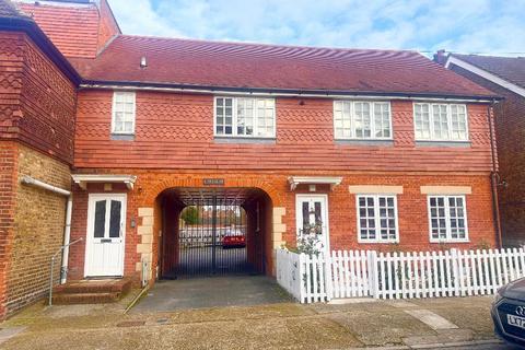 2 bedroom maisonette to rent, Aynscombe Angle, Orpington, Kent, BR6 0JH