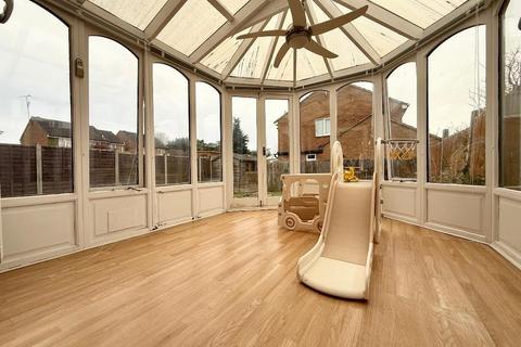 16 Blakeney Drive, Luton, LU2 7AL