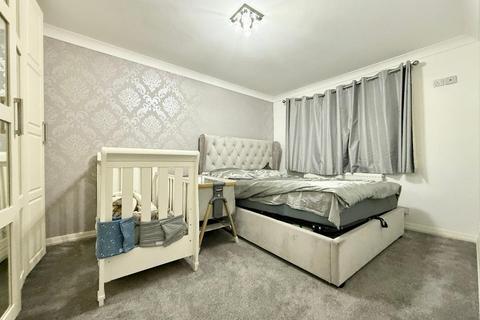 16 Blakeney Drive, Luton, LU2 7AL