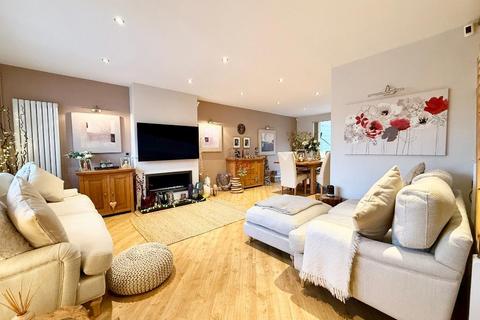 4 bedroom semi-detached house for sale, Turnpike Drive, Warden Hills, Luton, Bedfordshire, LU3 3RG