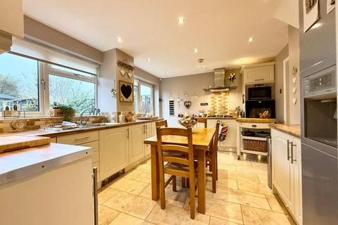 4 bedroom semi-detached house for sale, Turnpike Drive, Warden Hills, Luton, Bedfordshire, LU3 3RG