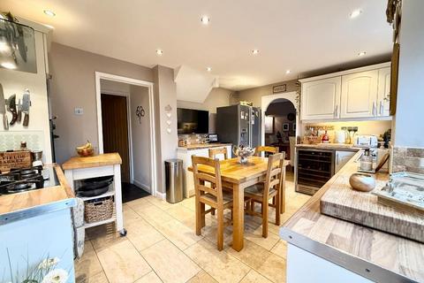4 bedroom semi-detached house for sale, Turnpike Drive, Warden Hills, Luton, Bedfordshire, LU3 3RG