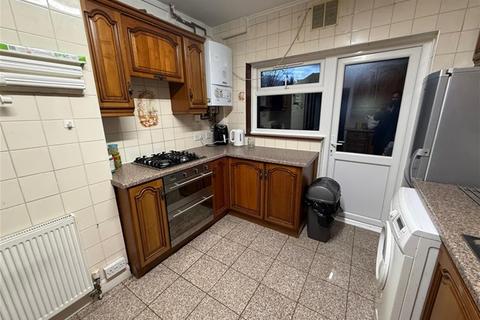 4 bedroom semi-detached house to rent, CAMBORNEWAY, Hounslow