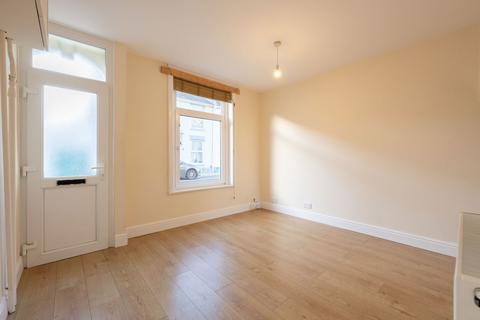 2 bedroom end of terrace house for sale, Manchester Road, Portsmouth PO1