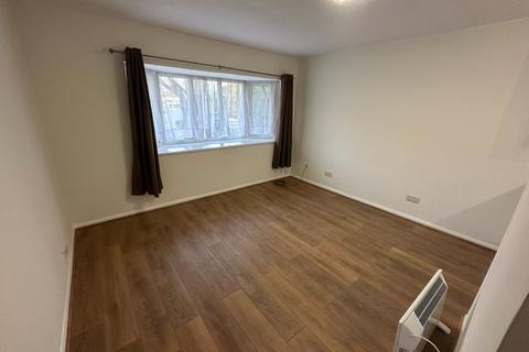 2 bedroom apartment to rent, Whelan Court,  Worton Road, Isleworth