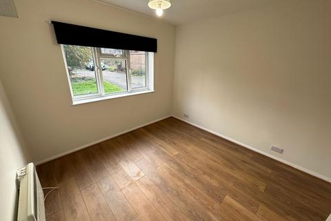 2 bedroom apartment to rent, Whelan Court,  Worton Road, Isleworth