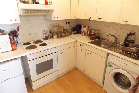 Studio to rent, Norwood High Street, London, SE27