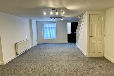 2 bedroom terraced house to rent, Oldham Road, Failsworth, Manchester