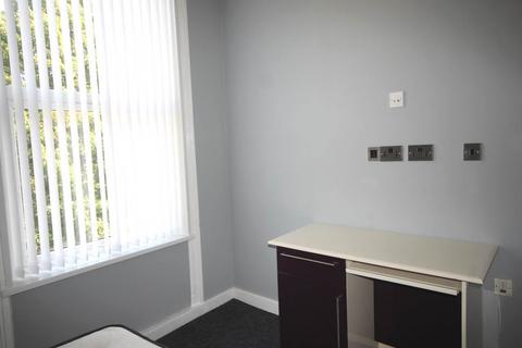 Studio to rent, Great Horton Road, ,