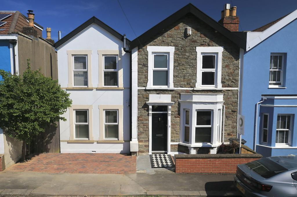 Front of house 1.JPG