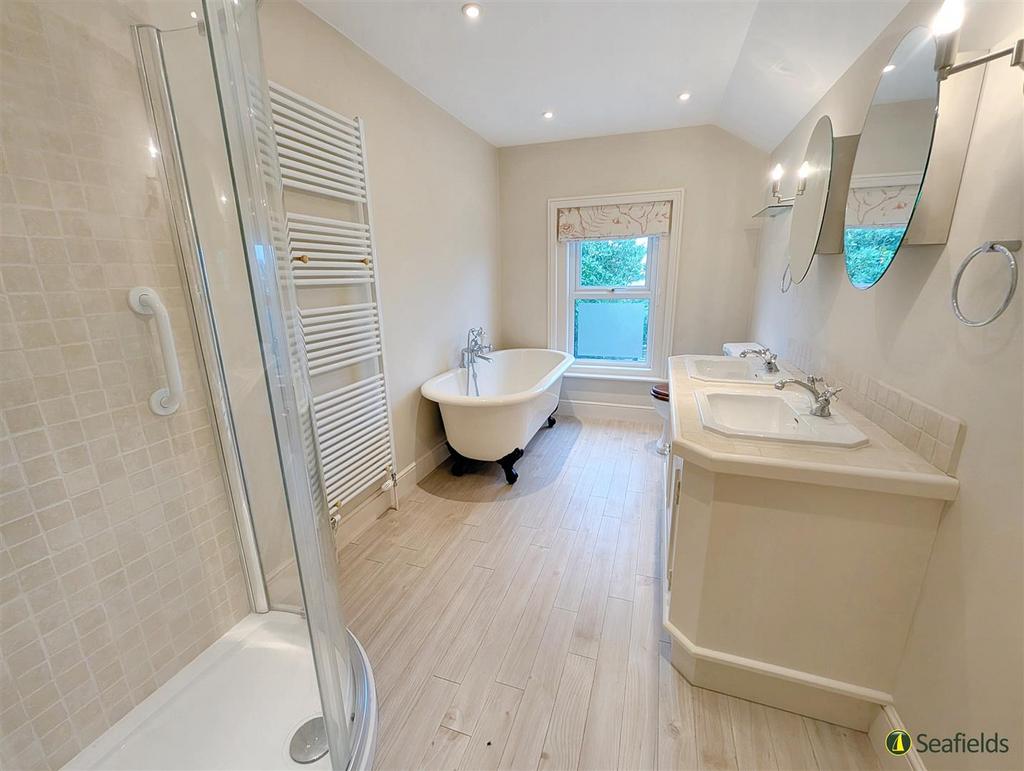 En suite Bath Shower Room