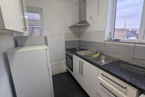 2 bedroom flat to rent, HAY LANE, KINGSBURY, LONDON, NW9