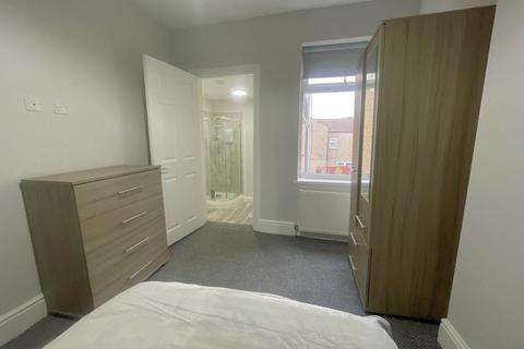 1 bedroom in a house share to rent, Room 4, 137 Brereton Avenue