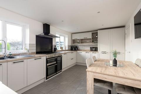 53 Hillshaw Crescent, Rochester, ME2 2PT