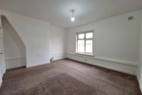 2 bedroom terraced house to rent, Bolton Road, Kearsley, Bolton, BL4