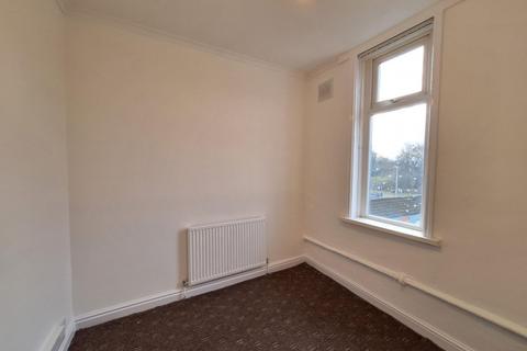 2 bedroom terraced house to rent, Bolton Road, Kearsley, Bolton, BL4