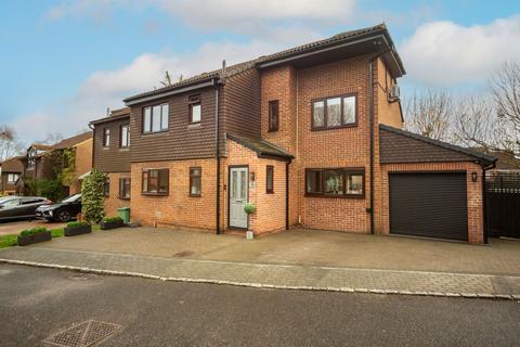 4 bedroom semi-detached house for sale, Bellgrove Court, Chatham