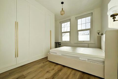 1 bedroom apartment to rent, St. Mildreds Road, London SE12