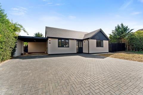 4 bedroom bungalow to rent, Roden Close, Essex CM17