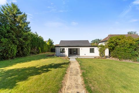 4 bedroom bungalow to rent, Roden Close, Essex CM17