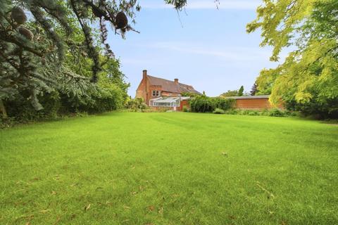 5 bedroom detached house to rent, High Street, St. Neots PE19