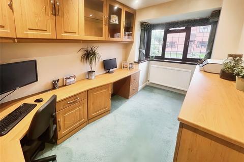 43 Faraday Avenue, Stretton, Burton-on-trent, DE13 0FX